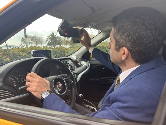 Boğaziçi Üniversitesi mezunu beyaz yakalı işini bıraktı, 'kravatlı taksici' oldu