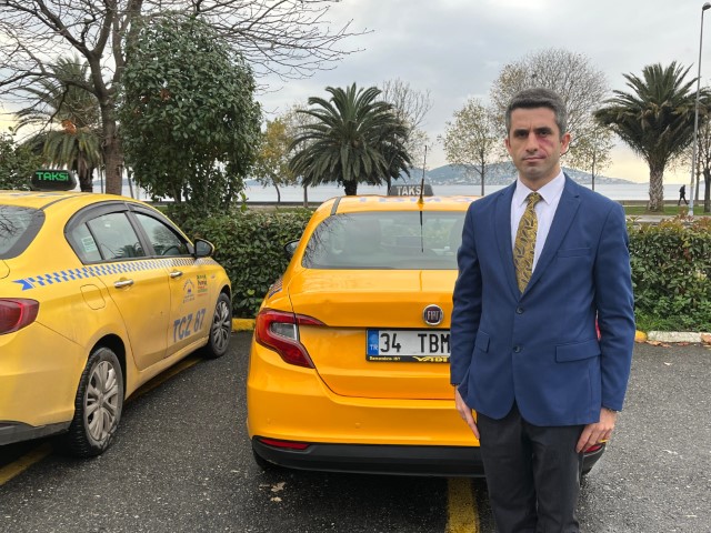 Boğaziçi Üniversitesi mezunu beyaz yakalı işini bıraktı, 'kravatlı taksici' oldu
