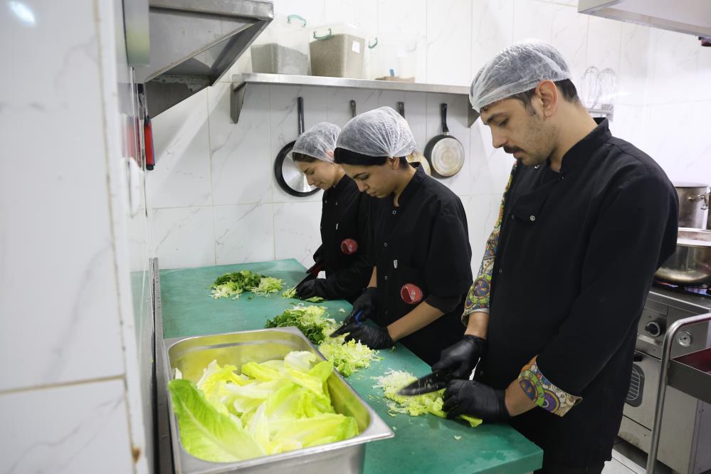 Fabrika gibi lise: Bir yılda 19 milyon ciro