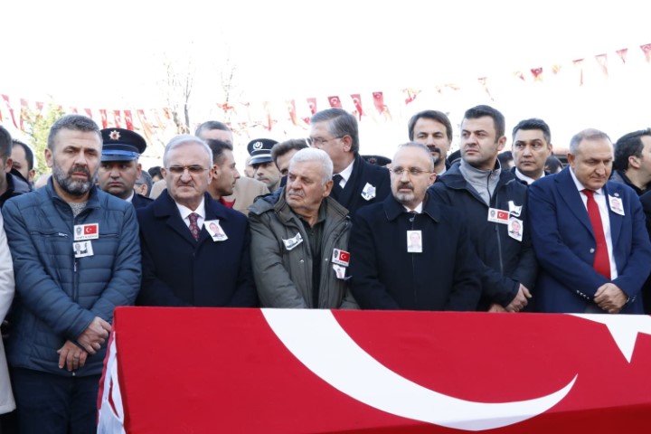 DEAŞ operasyonunda şehit olan polis memuru memleketinde toprağa verildi