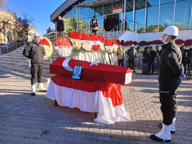 Teröristlerle çıkan çatışmada şehit olan polis memuru Yasin Koçyiğit, Ankara’da son yolcuğuna uğurlandı