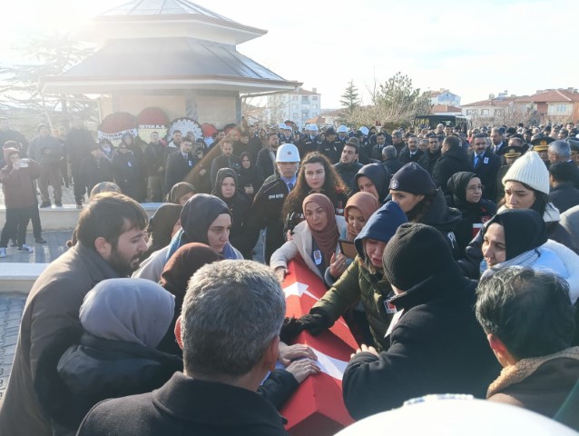 Teröristlerle çıkan çatışmada şehit olan polis memuru Yasin Koçyiğit, Ankara’da son yolcuğuna uğurlandı