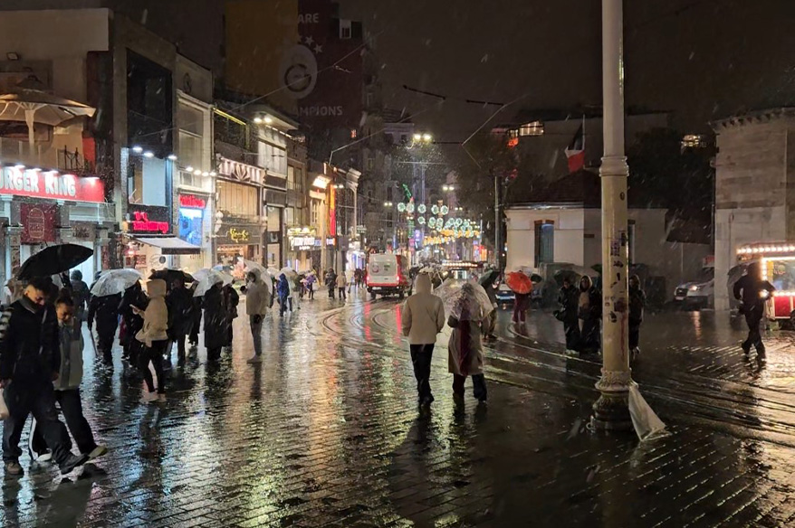 İstanbul’da kar yağışı devam ediyor