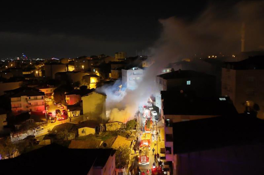 Ümraniye’de gecekondu yangını: Ev kullanılamaz hale geldi