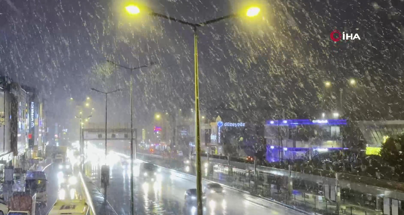 Yapılan uyarılarının ardından İstanbul’da kar yağışı başladı. Yağış İstanbul Avrupa Yakası’nın rakımı yüksek ilçelerinde etkili oluyor