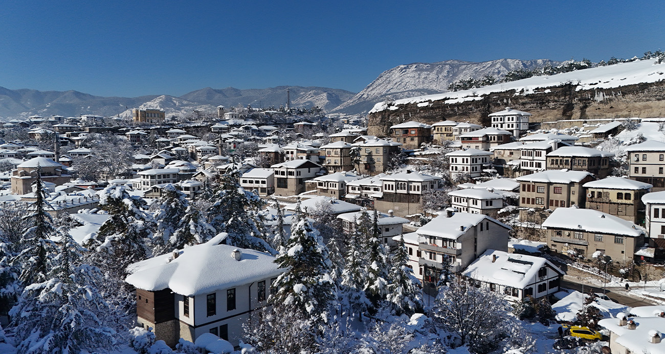 Kar altında masalsı görüntüler sunan UNESCO Kenti Safranbolu dron ile görüntülendi