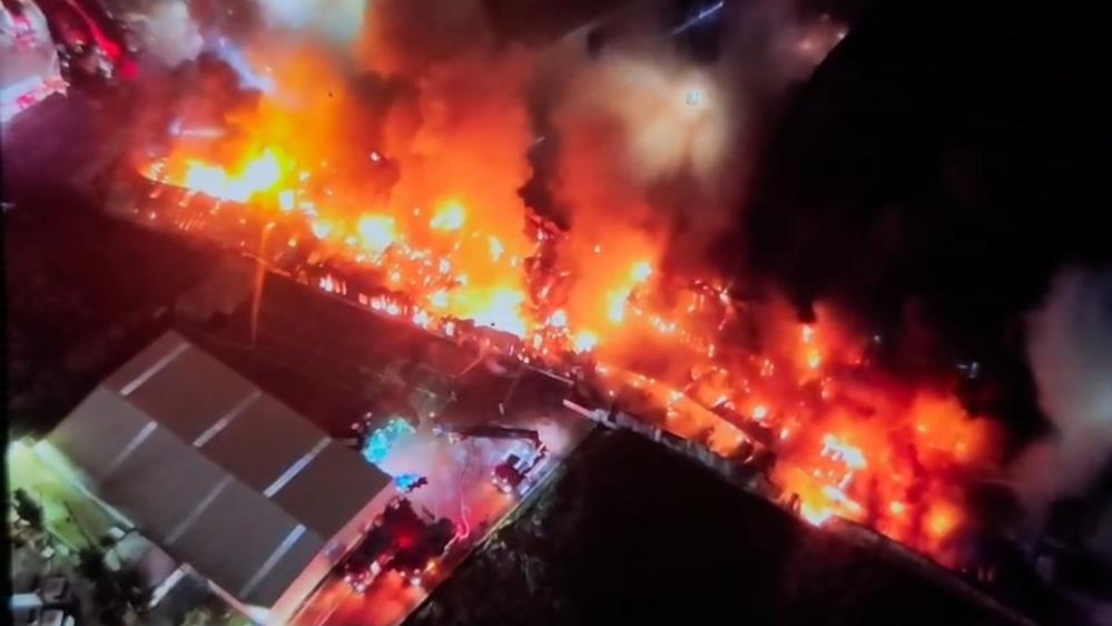 Esenyurt’taki fabrika yangını 6 saattir devam ediyor