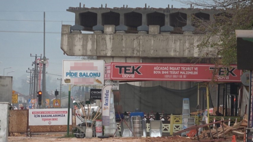 Köprülü kavşak inşaatını durduran pide fırını mahkeme kararıyla yıkıldı