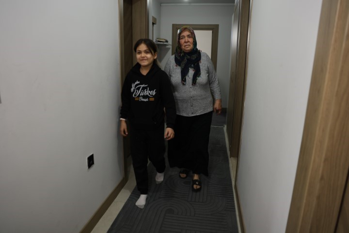 Depremzedeler yeni yıla, yeni evlerinde giriyor