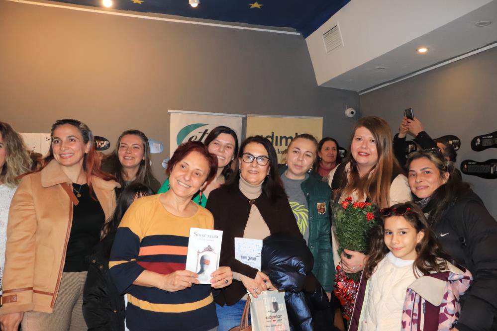 Duyguların ortak rengi: İki akademisyen yazardan şiirin 