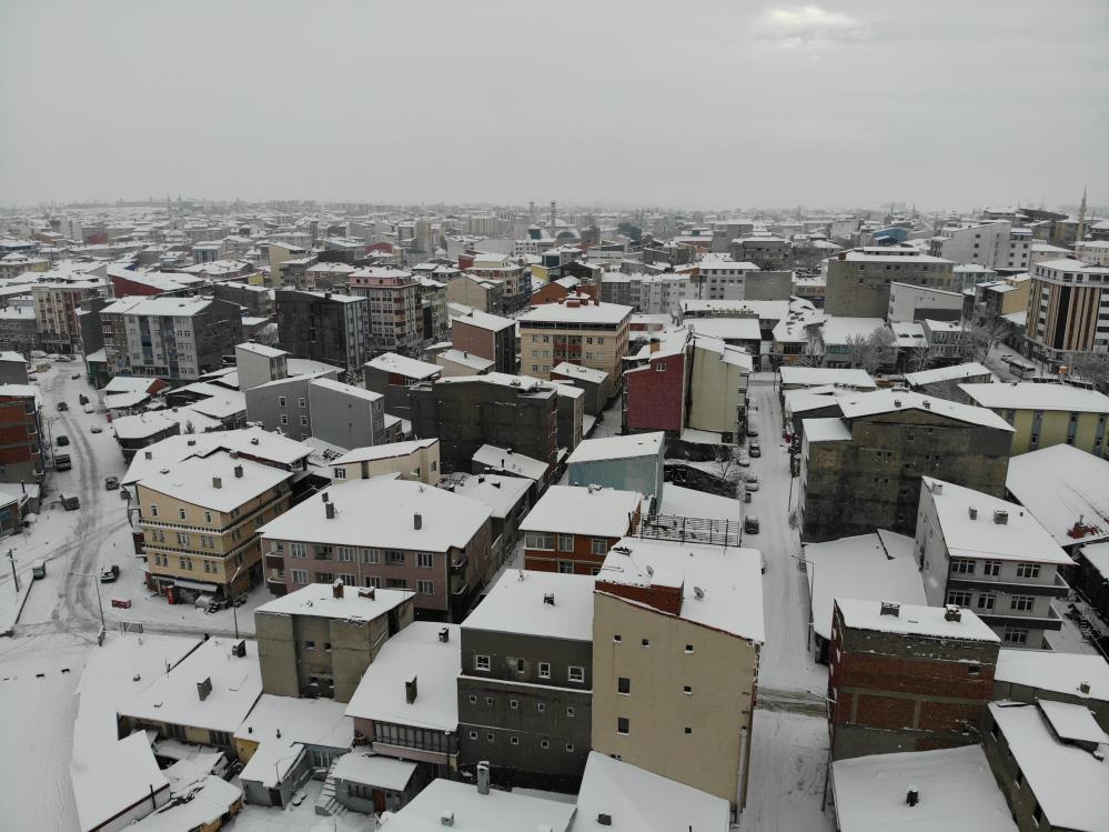 Doğu’nun incisi Kars, beyaz gelinliğini giydi: Beyaza bürünen kent havadan görüntülendi