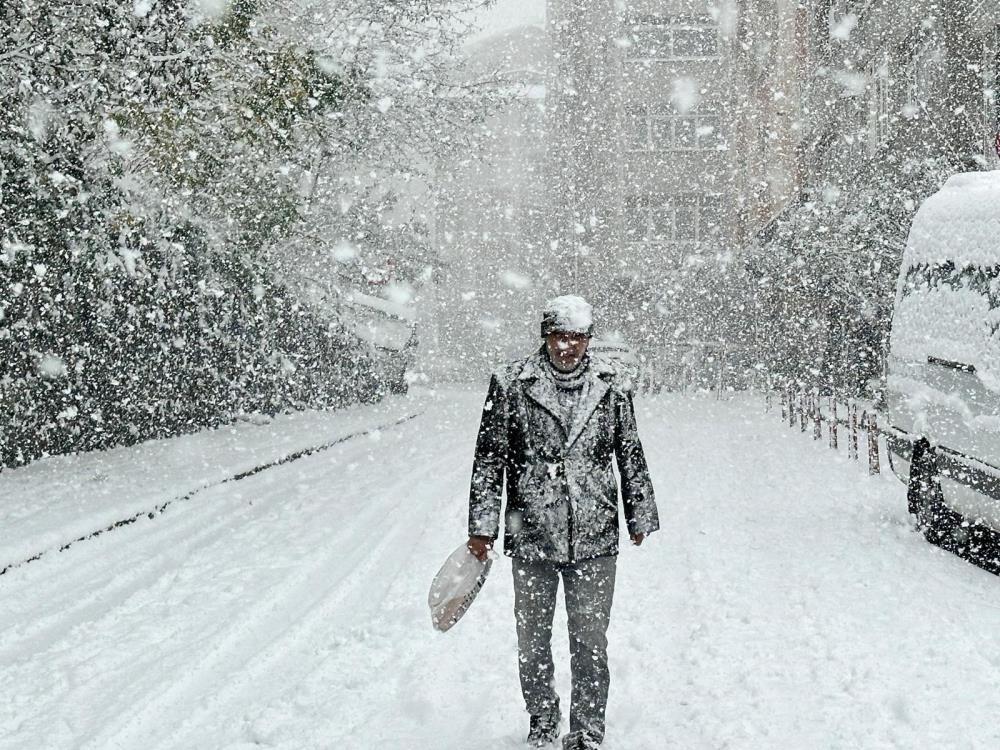 İstanbul’da kar yağışı, araçlar güçlükle ilerledi