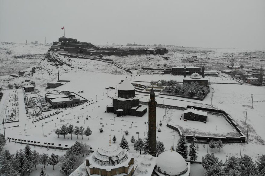 Doğu’nun incisi Kars, beyaz gelinliğini giydi