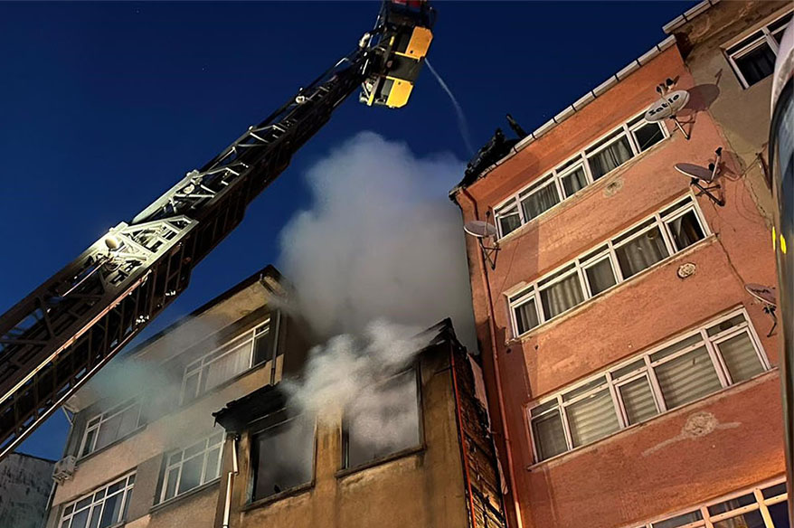 Kadıköy’de metruk binada çıkan yangın korkuttu