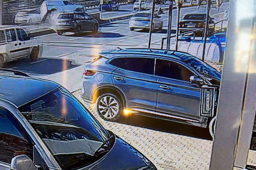 İstanbul E-5 Saadetdere’de trafiği kilitleyen kaza