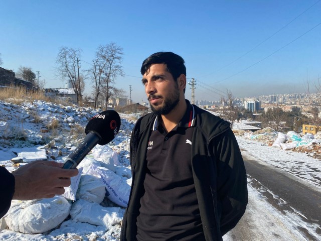 Köpeklerin saldırısına uğrayan çocuğu kurtaran komşu: 