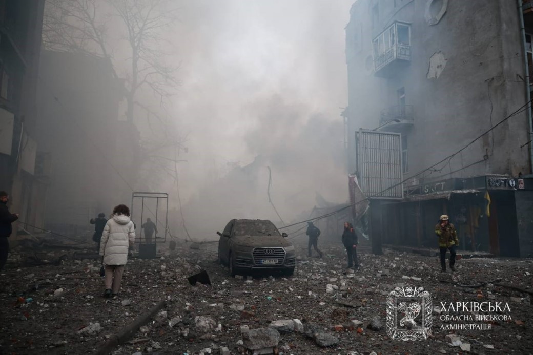 Rusya, Harkov'da 5 katlı binayı vurdu: en az 25 yaralı