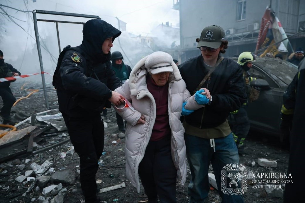 Rusya, Harkov'da 5 katlı binayı vurdu: en az 25 yaralı