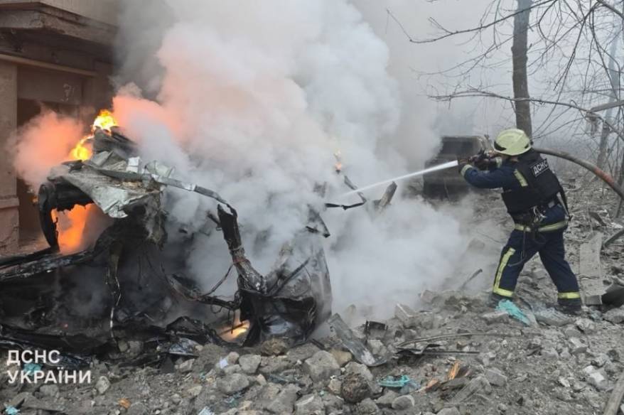 Rusya, Harkov'da 5 katlı binayı vurdu: en az 25 yaralı