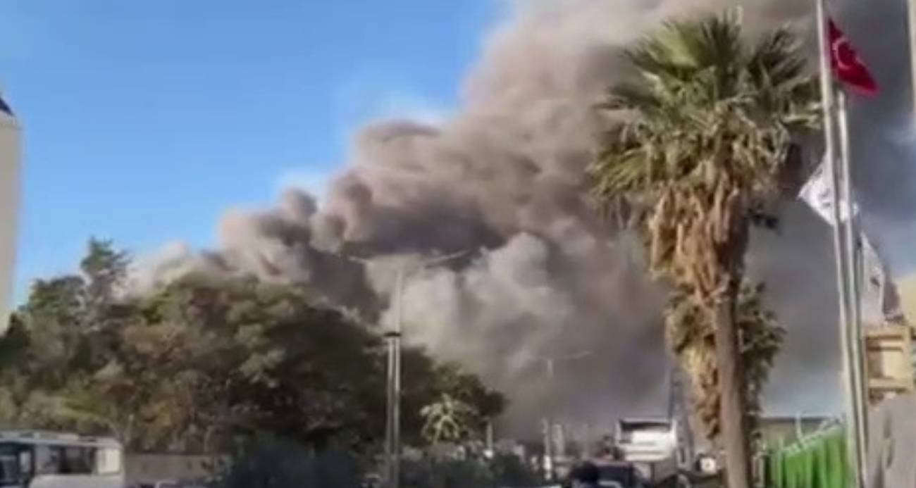 Fabrikada yaşanan patlamayla yükselen duman paniğe neden oldu