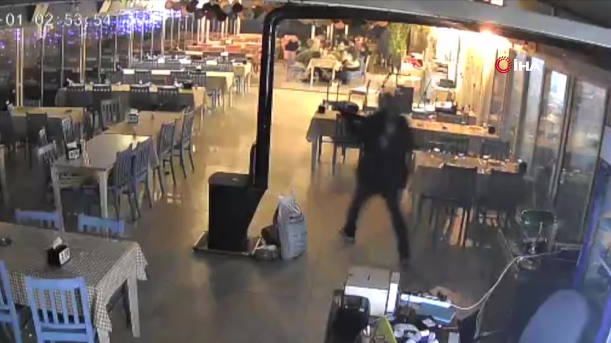 İstediği verilmeyince restorana tüfekle saldırdı: 1 ölü, 3 yaralı