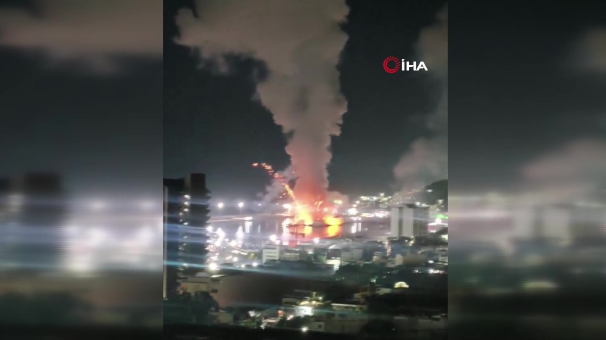 Venezuela’nın başkenti Caracas’ta art arda güçlü patlama sesleri duyuldu. Hava üslerinin hedef alındığı saldırının ardından ülkede elektrik aksamaları yaşanırken, Venezuela Devlet Başkanı Nicolas Maduro, ulusal acil durum ilan etti.