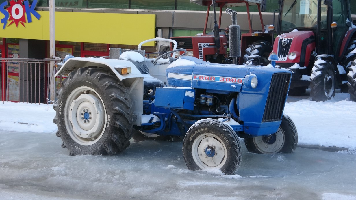 Sibirya soğuklarının etkili olduğu Doğu Anadolu Bölgesi’nde, Ardahan’ın Göle ilçesinde en düşük hava sıcaklığı sıfırın altında 39,7 derece olarak ölçüldü.