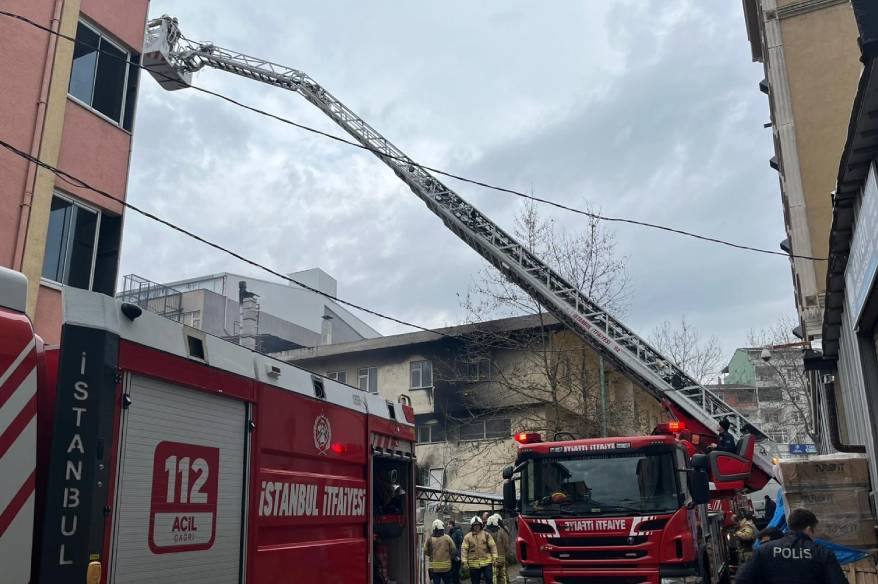 Sultanbeyli’de plastik imalathanesinde korkutan yangın