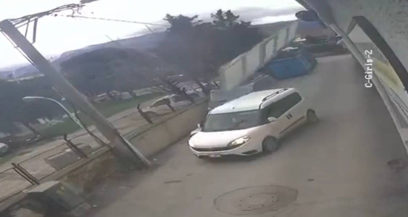 Bursa’da çatı ve prefabrik evler böyle uçtu, ağaçlar kırıldı