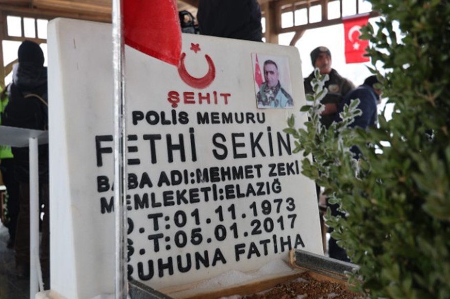 Şehit Fethi Sekin kabri başında anıldı