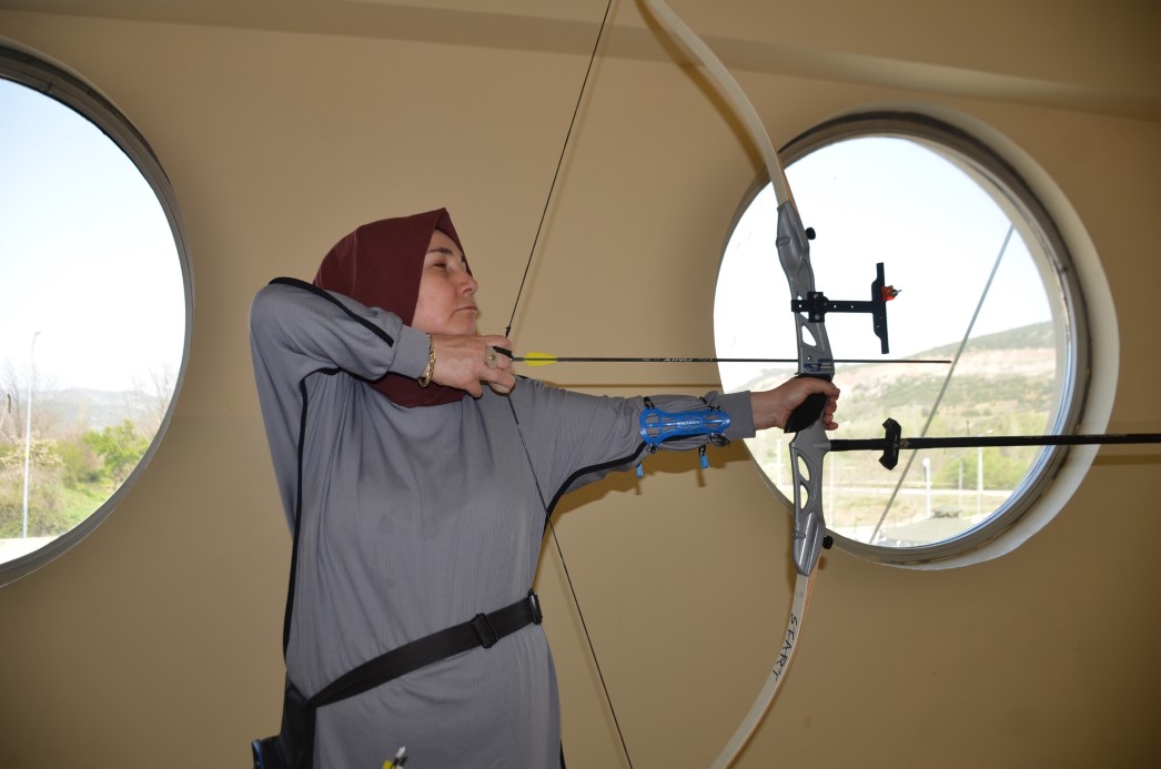 Osmanlı dizilerinden etkilendi, 48 yaşında okçuluğa başladı