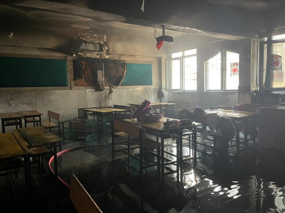 Alanya’da ilkokul sınıfının klima ünitesinde çıkan yangın korkuttu