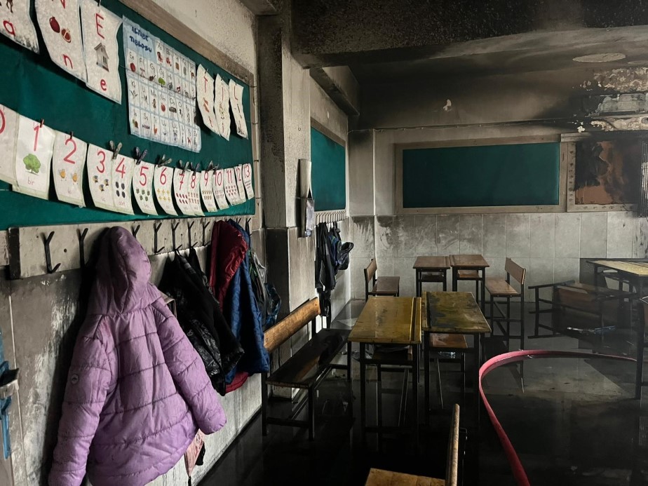 Alanya’da ilkokul sınıfının klima ünitesinde çıkan yangın korkuttu