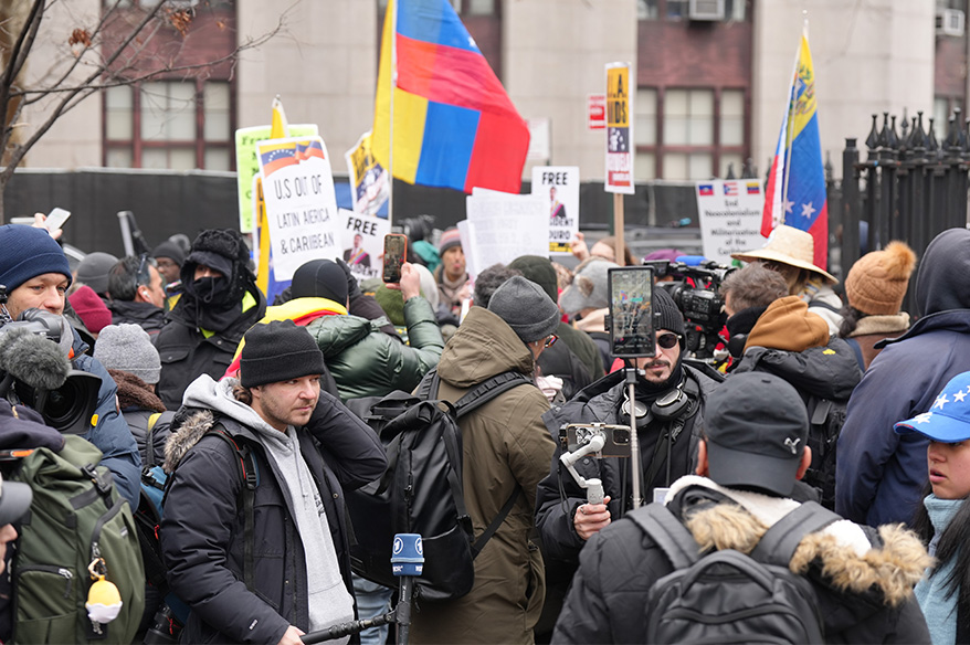 New York'taki duruşma öncesi Maduro ve eşinin serbest bırakılması için protesto