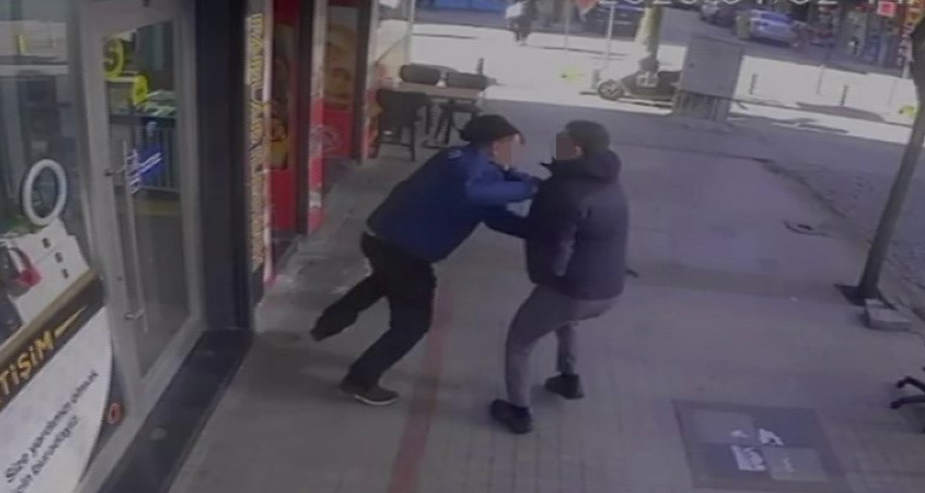 Pendik’te oyuncak silahla kuyumcu soygunu girişimi: Esnaf müdahale etti