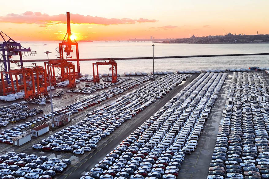 İthal otomobiller Haydarpaşa Limanı’nı doldurdu
