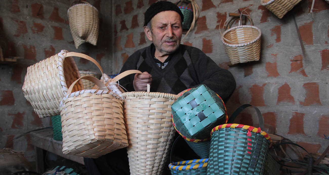 Sepet örerek geçen bir ömür