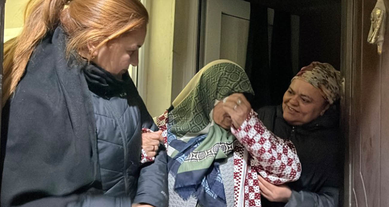 Görme engelli yaşlı kadına devletten şefkat eli: "Elveda evim" diyerek yıllardır yaşadığı evine gözyaşlarıyla veda etti