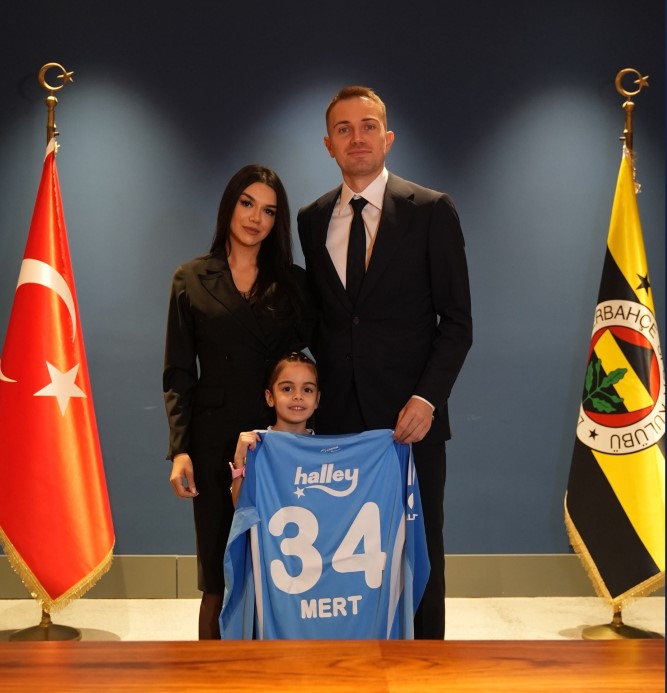 Mert Günok yeniden Fenerbahçe’de