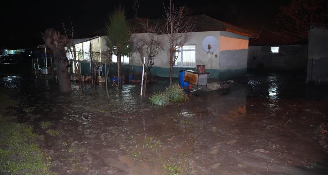 Edirne’de sağanak yağış, su baskınlarına yol açtı