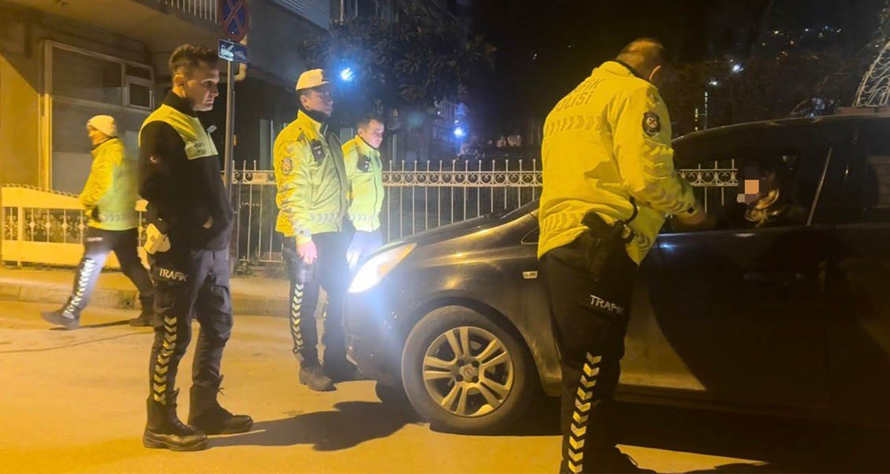 "Eşim gelmeden araçtan inmem" dedi, 1.45 promil alkollü çıktı