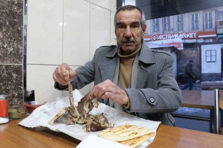 Ürkütücü görüntüsüne rağmen afiyetle tüketiliyor