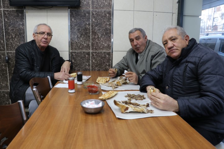 Ürkütücü görüntüsüne rağmen afiyetle tüketiliyor