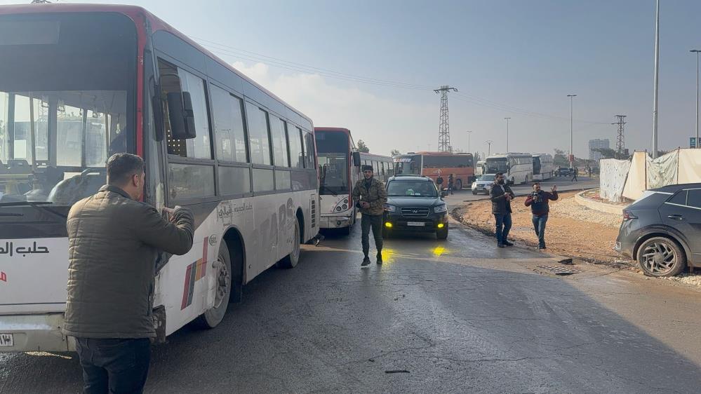 Suriye'de teslim olan SDG'liler otobüslerle farklı bölgeler götürülecek