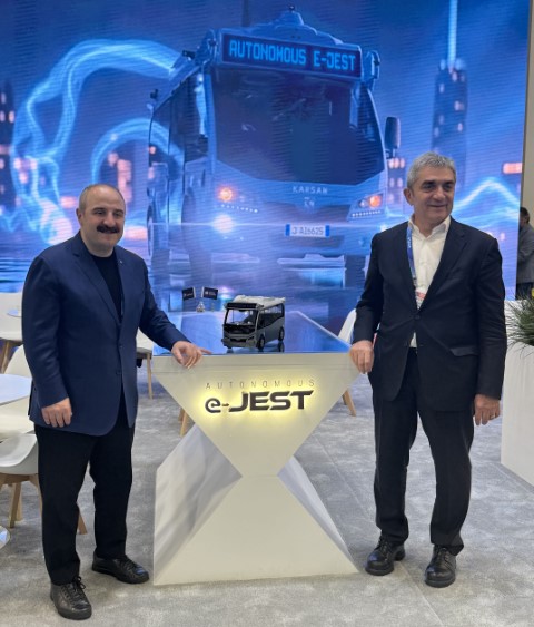 TBMM Sanayi Komisyonu Başkanı Varank, CES'teki Türk girişimcileri ziyaret etti