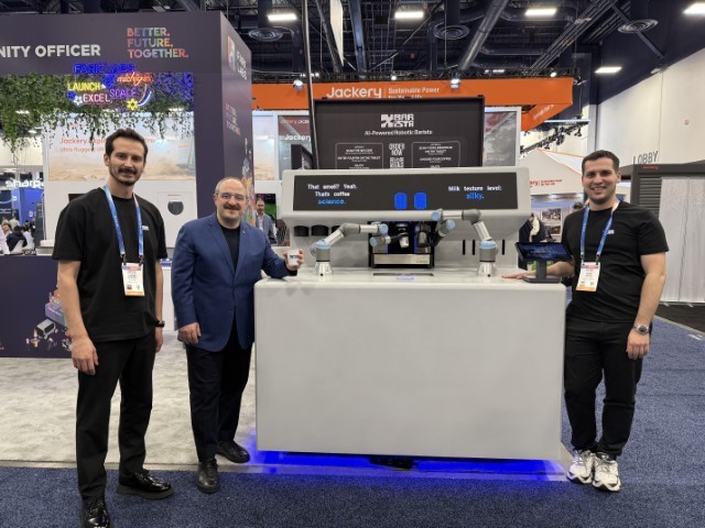 TBMM Sanayi Komisyonu Başkanı Varank, CES'teki Türk girişimcileri ziyaret etti