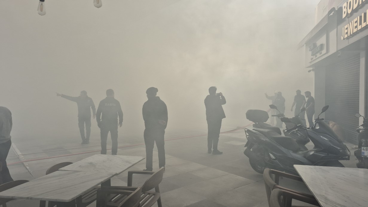 Bodrum’da giyim mağazasının deposunda yangın paniği