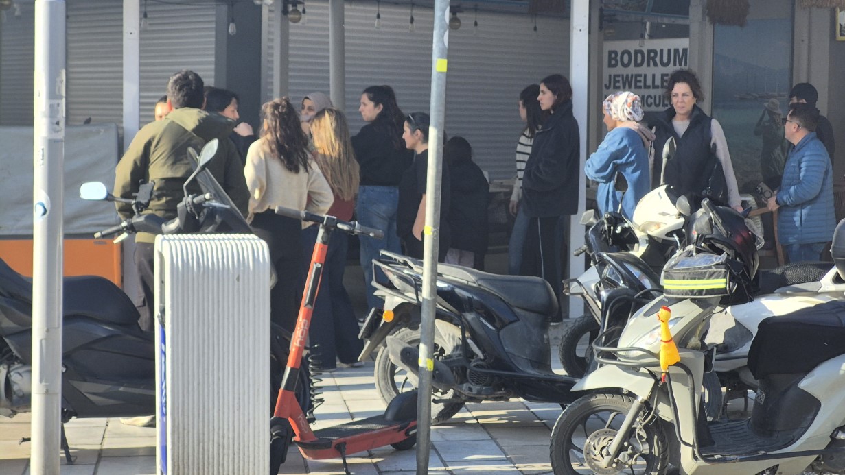 Bodrum’da giyim mağazasının deposunda yangın paniği