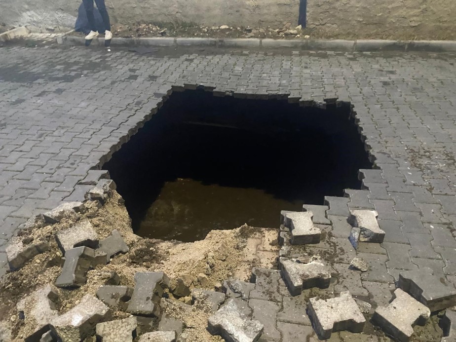 Yağmurun çökerttiği yolda insan kemikleri bulundu