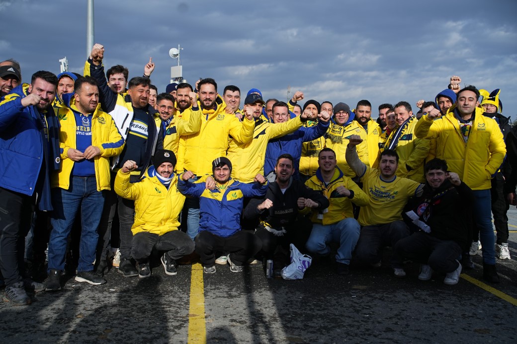 Fenerbahçeli taraftarlar Süper Kupa finali için stada geldi